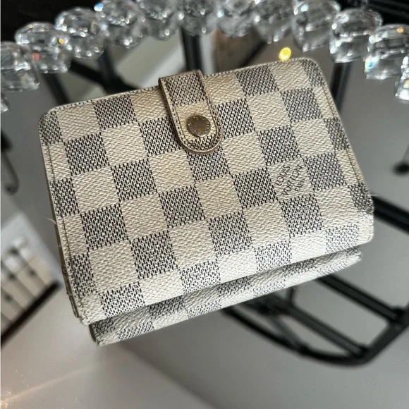 Authentic Louis Vuitton Damier Azur Damier Azur Wallet White Kiss Lock